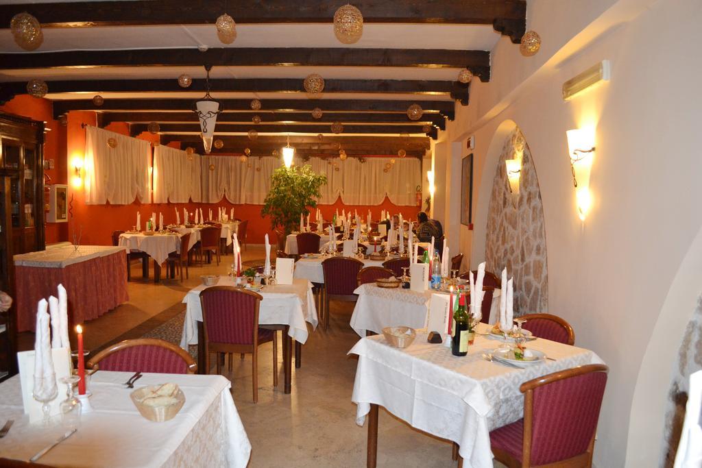 Hotel Alle Vecchie Arcate Пескасероли Екстериор снимка