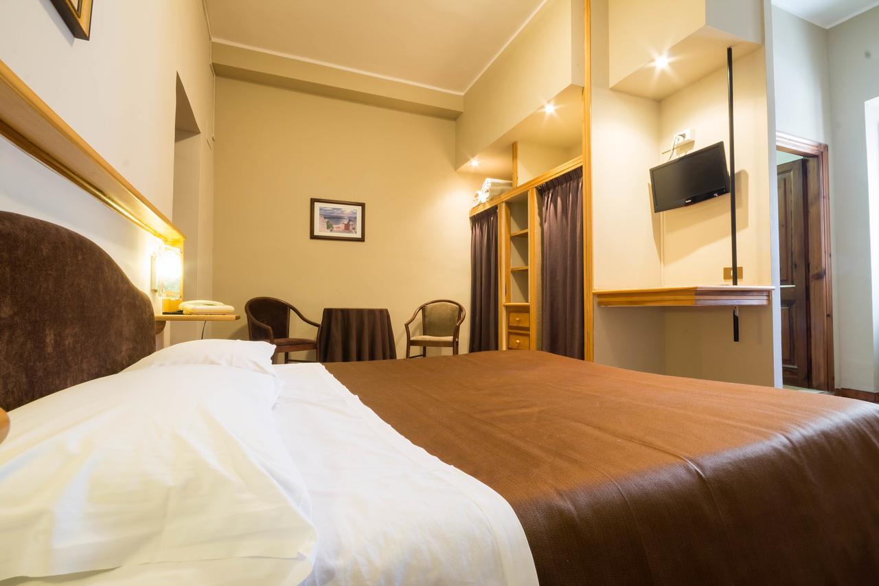 Hotel Alle Vecchie Arcate Пескасероли Екстериор снимка