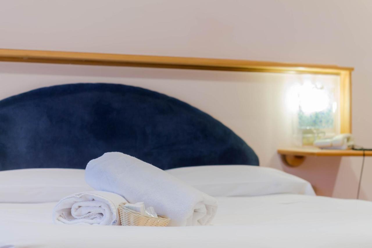 Hotel Alle Vecchie Arcate Пескасероли Екстериор снимка